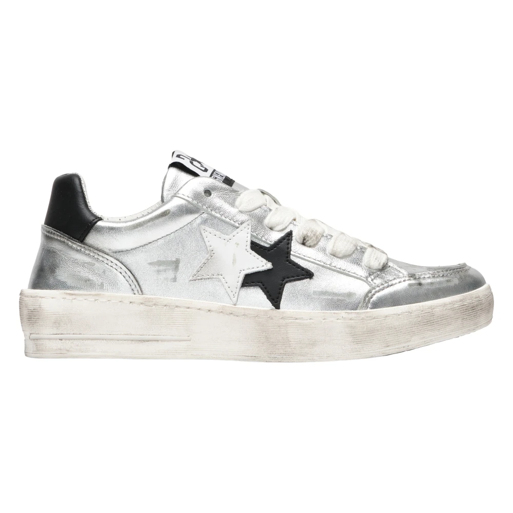 2Star Zilveren Gelamineerde Leren Sneakers met Zwarte en Witte Leren Details Dames Schoenen Grijs
