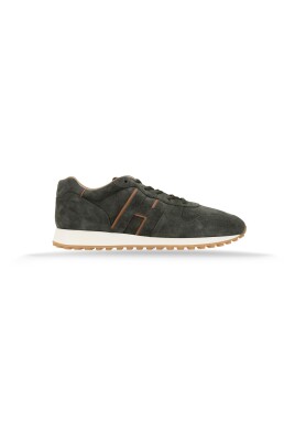 baskets-en-daim-a-lacets