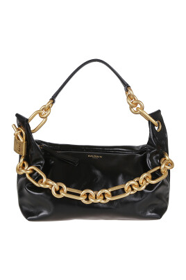 sac-a-main-en-cuir-noir-silhouette-chic