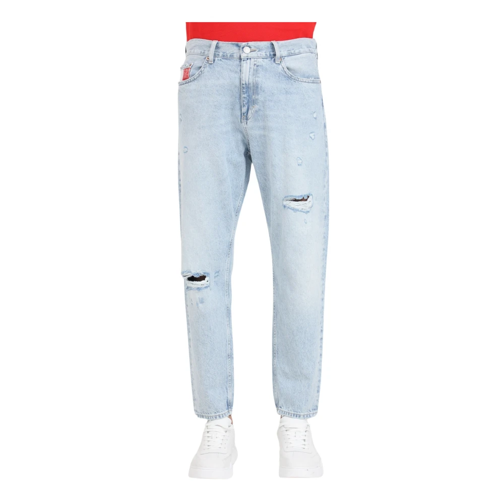 Tommy Jeans Relaxed tapered fit jeans in destroyed-look model 'ISAAC'