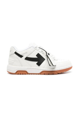 sneakers-urbains-blanc-noir-gomme