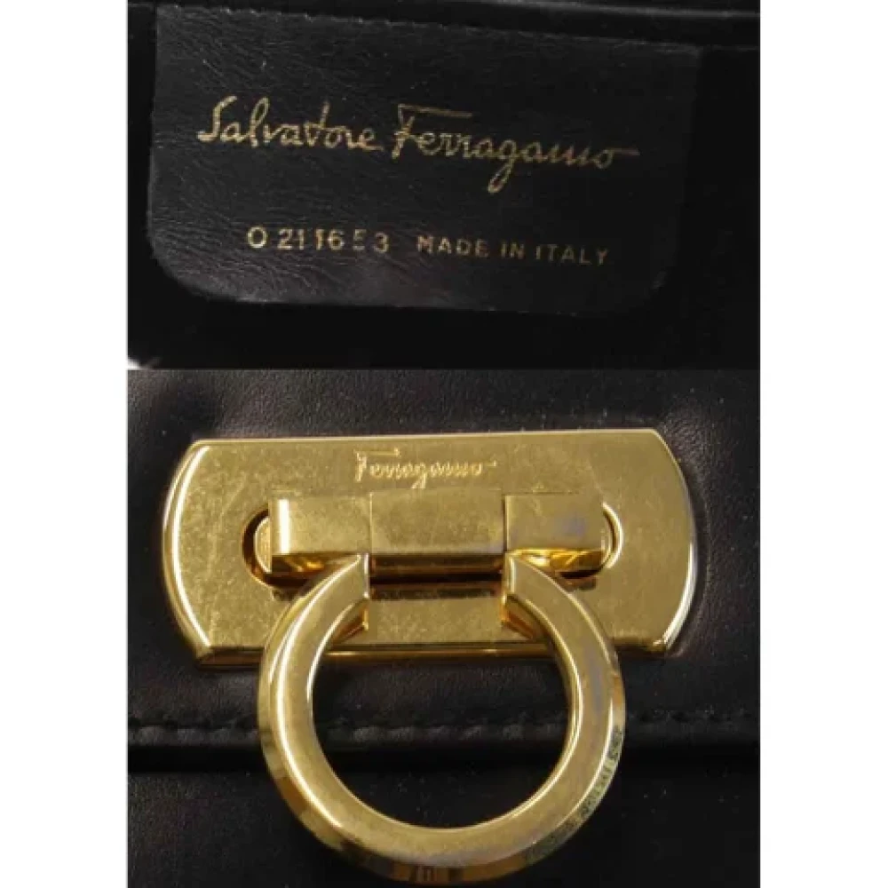 Salvatore Ferragamo Pre-owned Leather shoulder-bags Black Dames