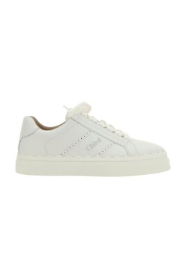sneakers-blancs-en-cuir-avec-details-perfores