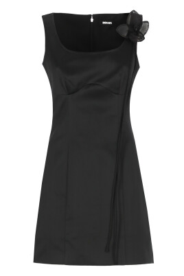 black-sleeveless-floral-detail-dress