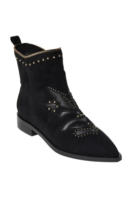 black-boot-with-heel