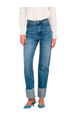 modern-straight-denim-jeans