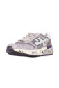 baskets-grises-en-daim-logo-semelle-en-caoutchouc
