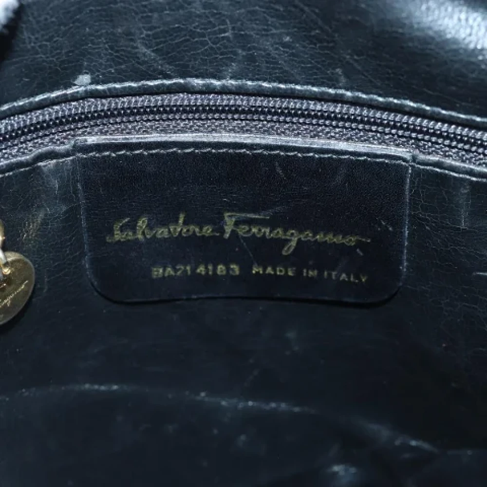 Salvatore Ferragamo Pre-owned Suede shoulder-bags Red Dames