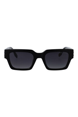 lunettes-de-soleil-elegantes-pour-une-journee-ensoleillee