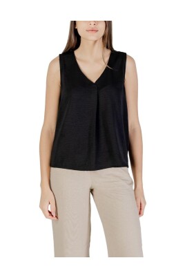 black-tank-top-for-women