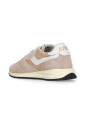 baskets-rose-en-daim-pour-femme