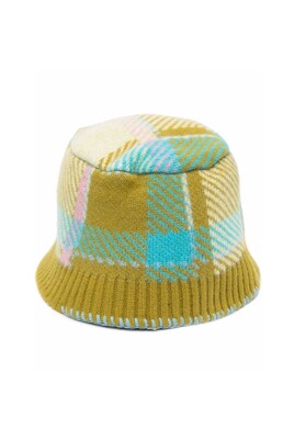 chapeau-seau-tricote-a-carreaux