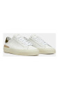 sneakers-blanches-avec-details-vert-militaire
