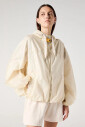 veste-a-capuche-en-nylon-avec-finition-unique