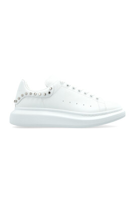 sports-shoes-with-studs