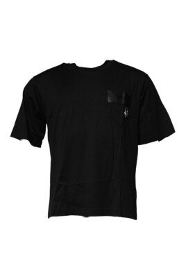 black-logo-patch-cotton-crew-neck-t-shirt