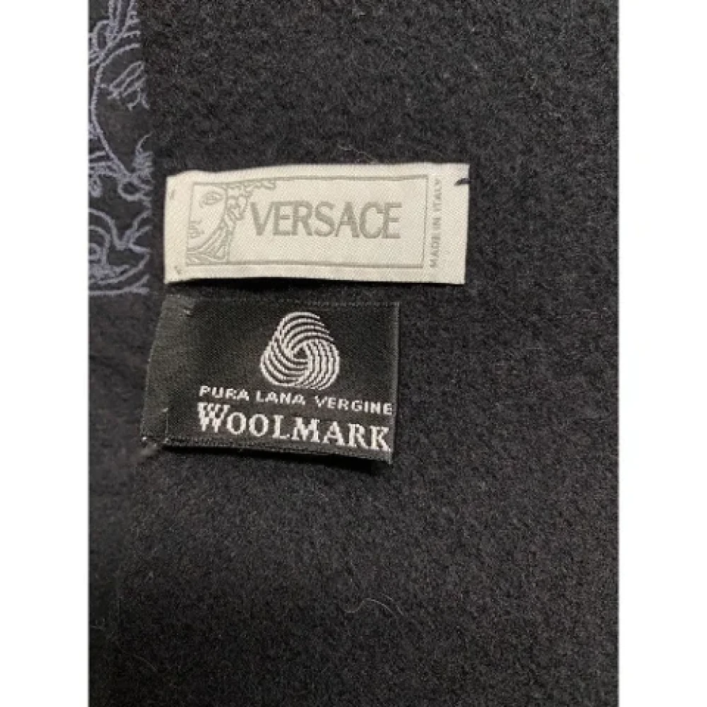 Versace Pre-owned Silk scarves Black Dames