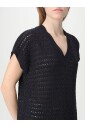 vetement-en-maille-a-col-en-v