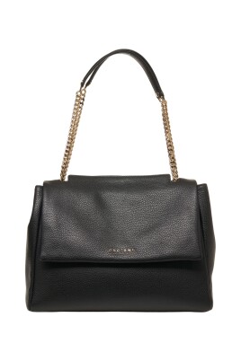 elegant-shoulder-bag-with-chain-strap