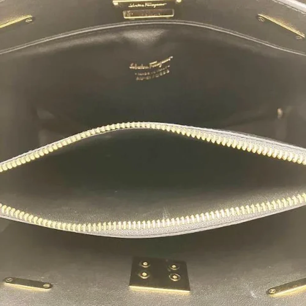 Salvatore Ferragamo Pre-owned Leather handbags Black Dames