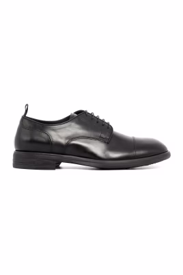 laced-shoes