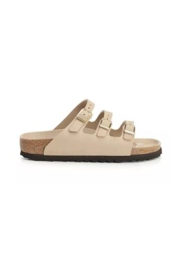 beige-sandaler-til-sommer-outfits