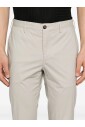 pantalon-gris-avec-fermeture-cachee