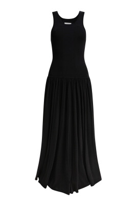 elegante-robe-noire-en-tricot-aw25