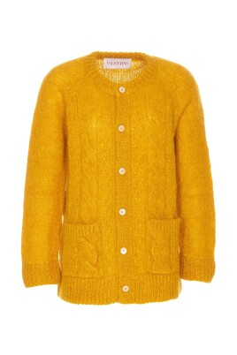 orange-sweater-med-knaplukning