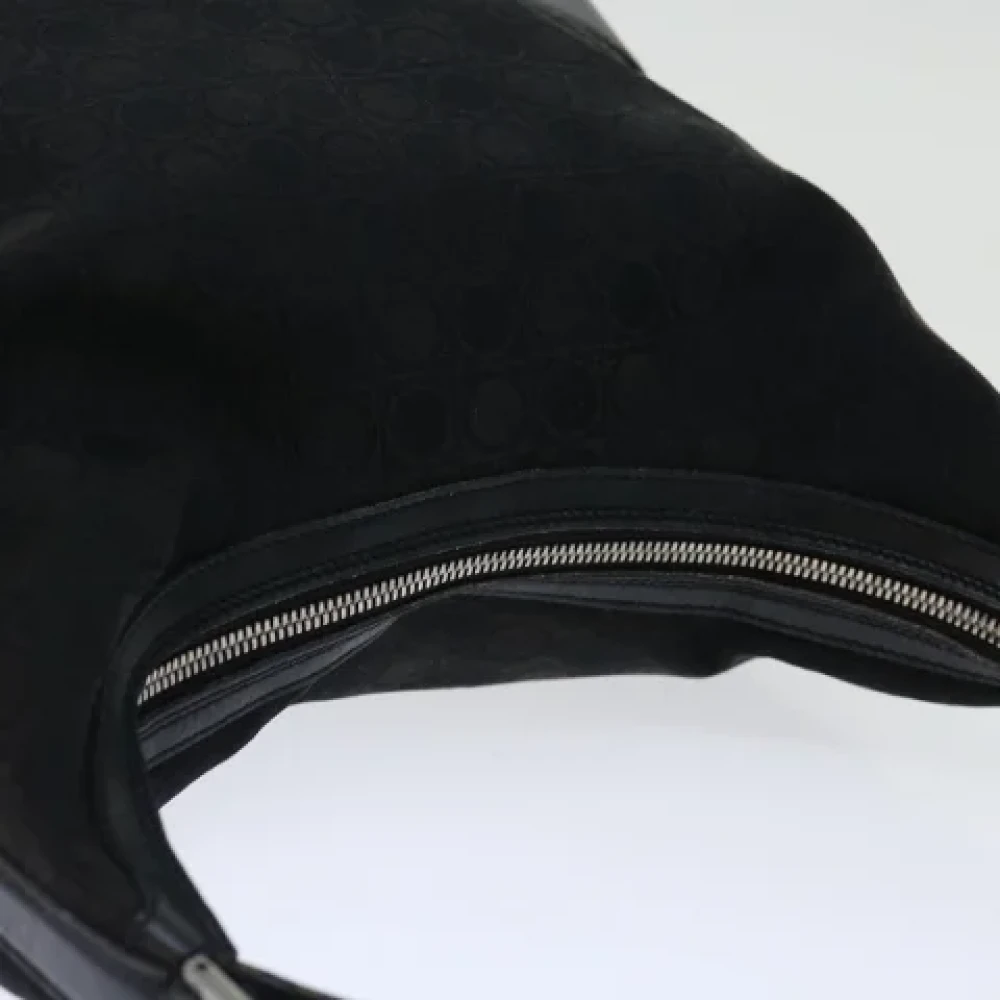 Salvatore Ferragamo Pre-owned Canvas shoulder-bags Black Dames