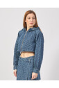 veste-en-denim-bleu-avec-lettrage-all-over