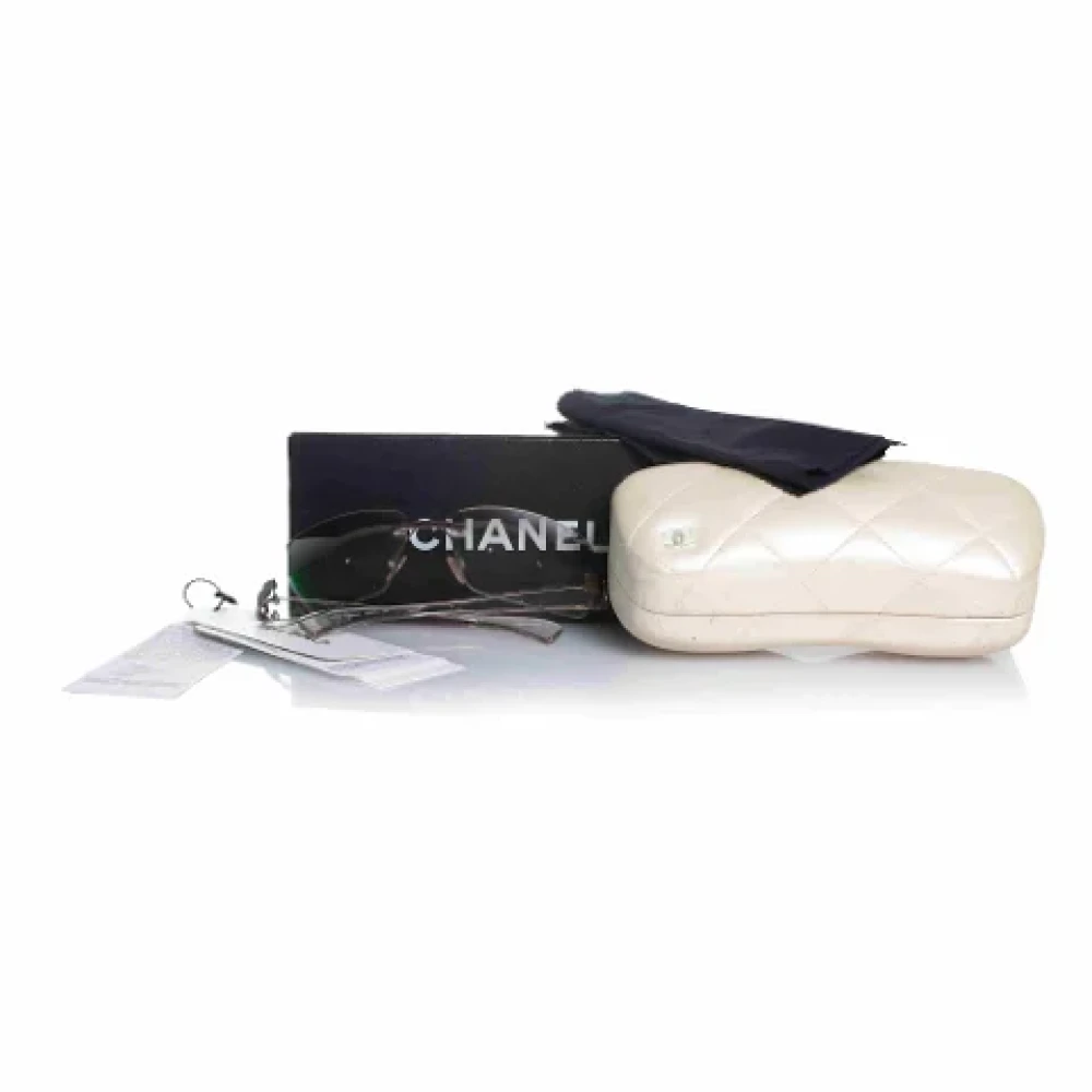 Chanel Vintage Pre-owned Fabric sunglasses White Dames