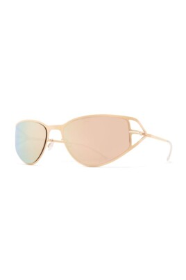 stylish-sunglasses-for-outdoor-adventures