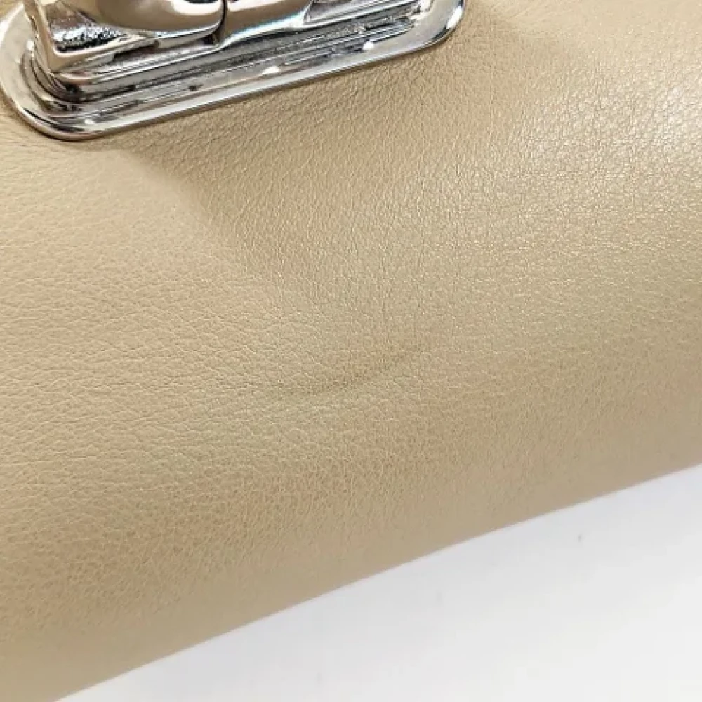 Salvatore Ferragamo Pre-owned Leather shoulder-bags Beige Dames