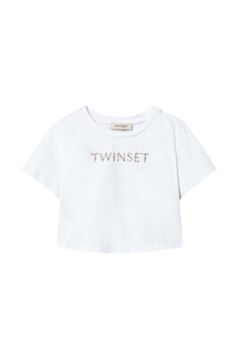 white-t-shirts-and-polos-with-application