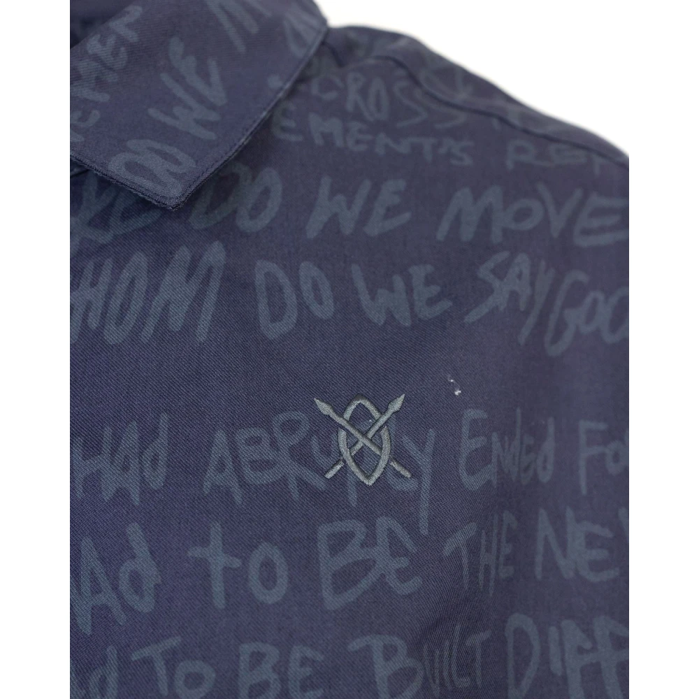 Daily Paper Blauwe Crop Shirt met Verborgen Knoopsluiting en All-Over Logo Print Blue Dames