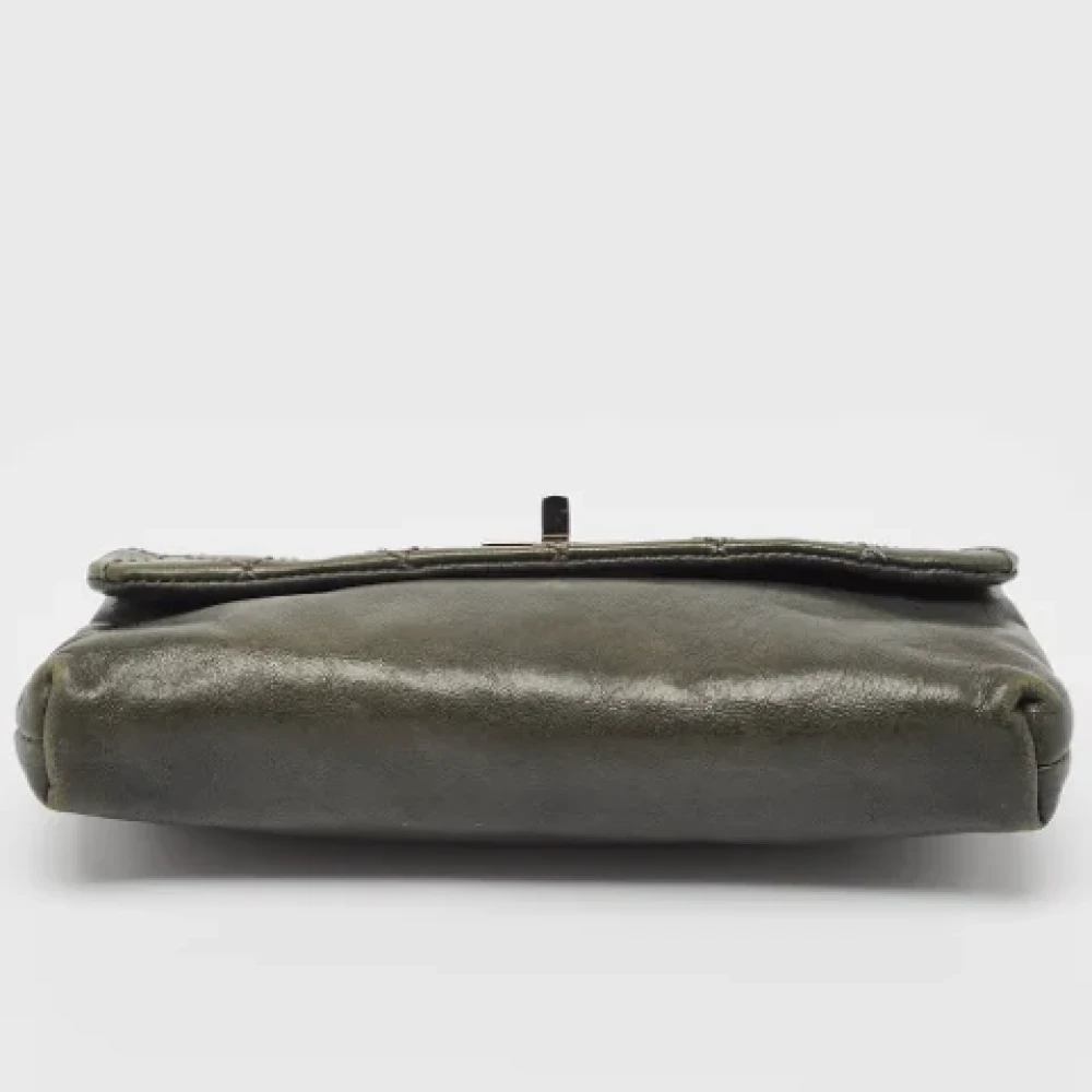 Chanel Vintage Pre-owned Leather clutches Gray Dames