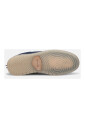 chaussures-bleues-confortables-en-daim