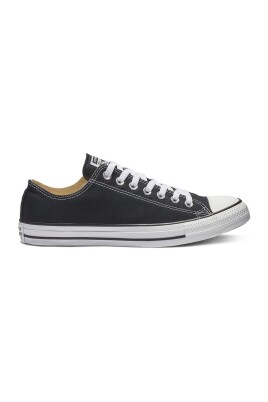 casual-black-canas-sneakers