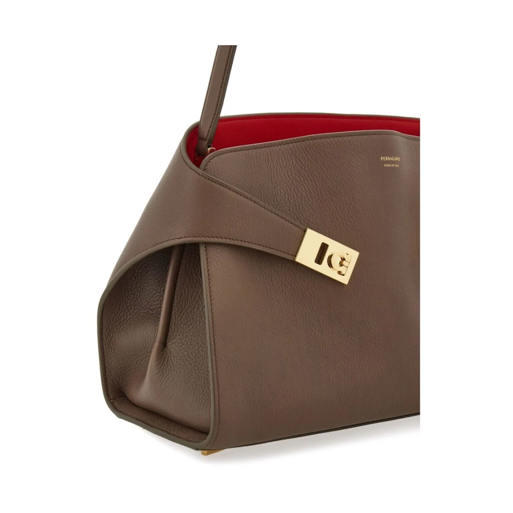 Salvatore Ferragamo Gestructureerde Leren Handtas met Gancini Slot Brown Dames