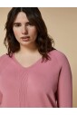 pull-rose-avec-col-en-v