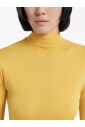 pull-col-roule-jaune-en-laine-fine-tricotee