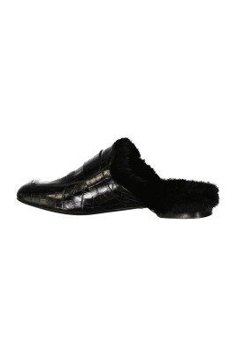 mules-en-cuir-et-fourrure-a-bout-rond