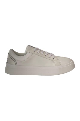 white-low-top-sneakers