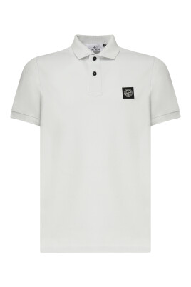 polo-blanc-avec-logo-patch