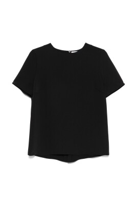 svart-button-up-skjorta-med-nyckelhalsdetalj