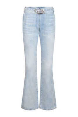 flared-denim-jeans-med-ovalt-logo