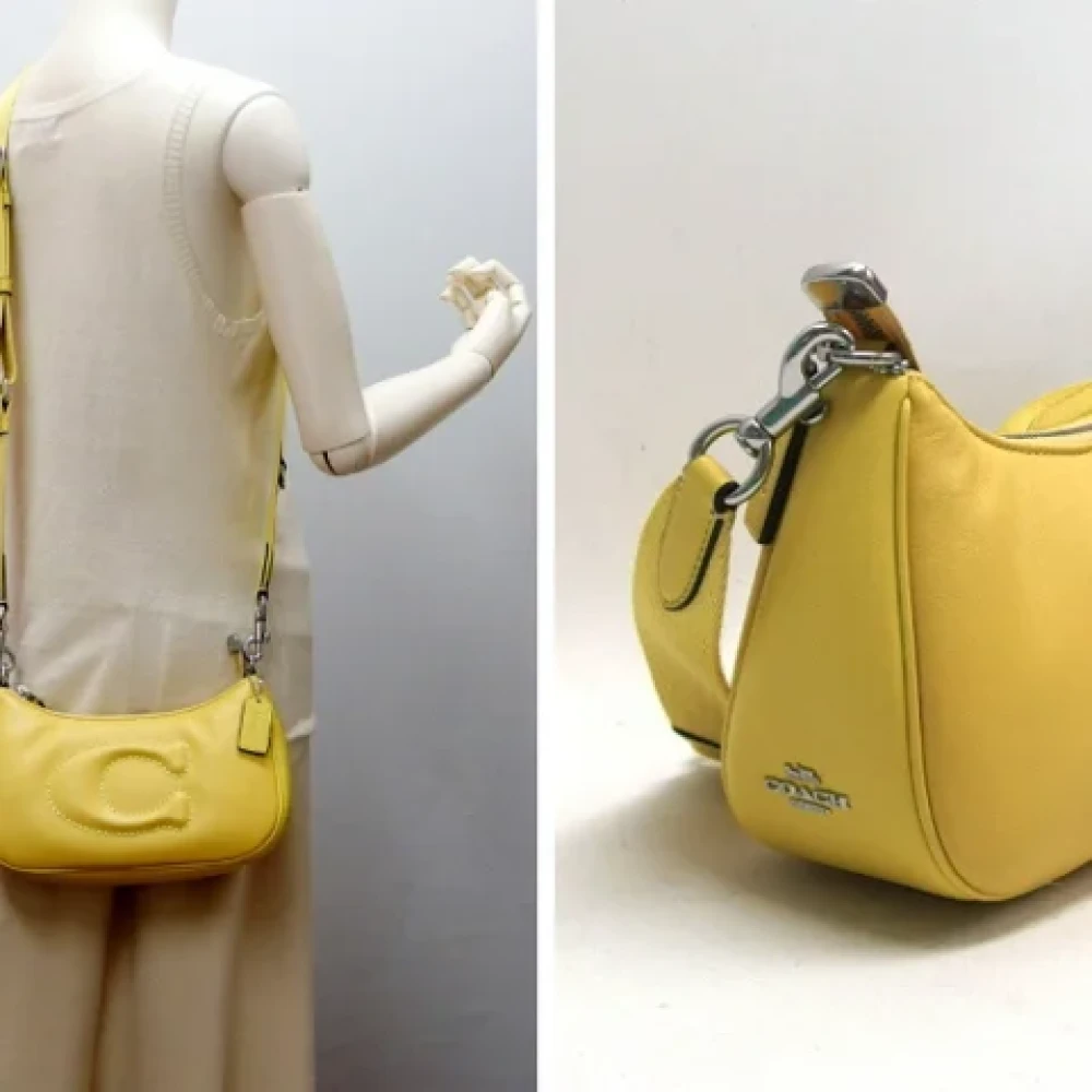 Coach Pre-owned Leather shoulder-bags Yellow Dames