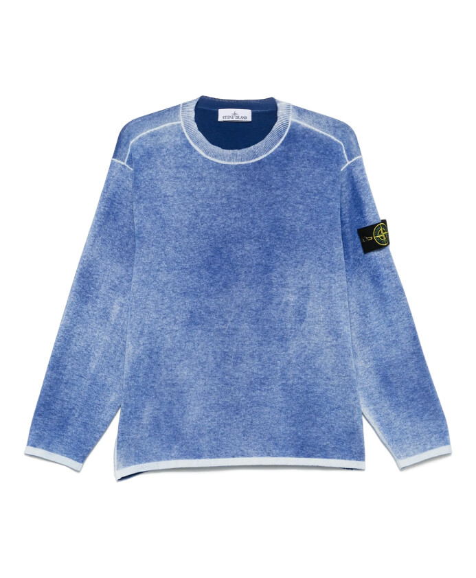 pull-bleu-avec-badge