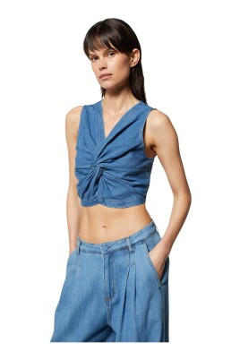 haut-en-denim-avec-central